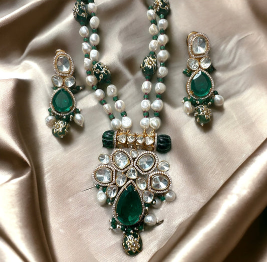 Victoria Emerald pearl set